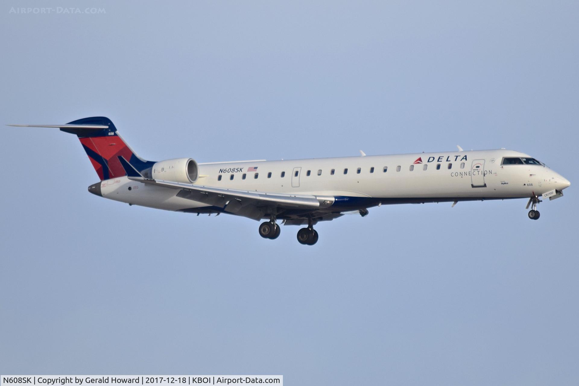 N608SK, 2006 Bombardier CRJ-700 (CL-600-2C10) Regional Jet C/N 10252, Approach to RWY 10L.