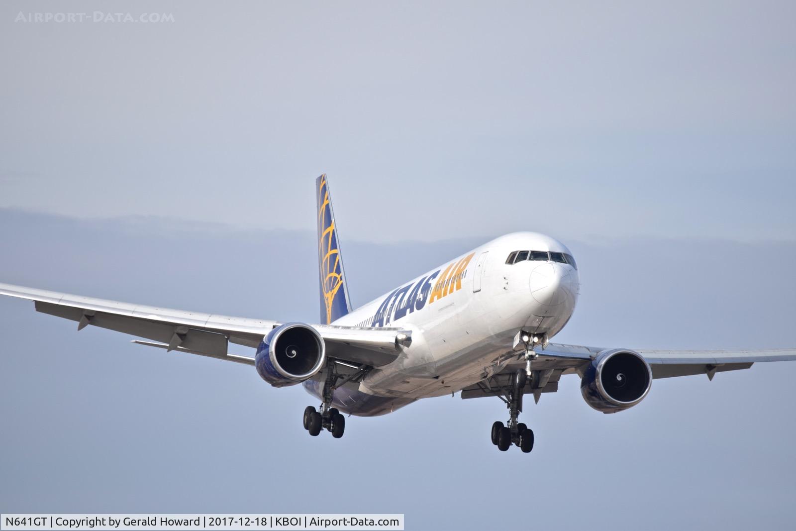 N641GT, Boeing 767-38E C/N 25132, On approach for RWY 10R.