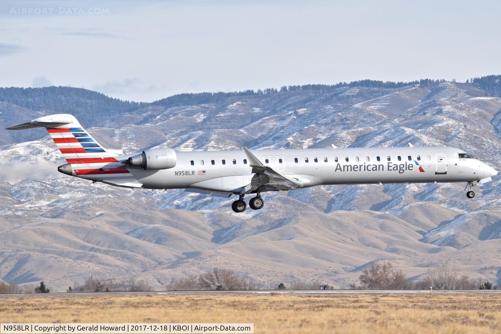N958LR, 2015 Bombardier CRJ-900LR (CL-600-2D24) C/N 15378, Landing RWY 10L.