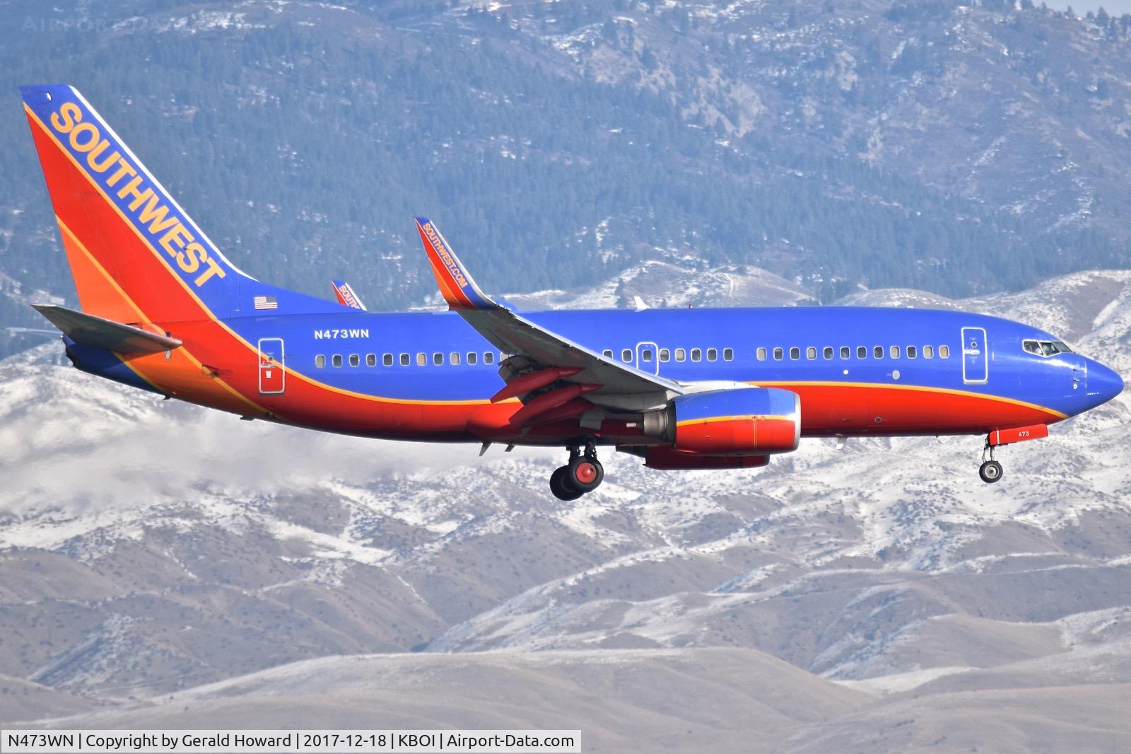 N473WN, 2004 Boeing 737-7H4 C/N 33832, Landing RWY 10L.