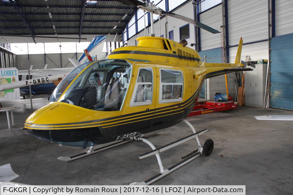 F-GKGR, Agusta AB-206B JetRanger II C/N 8294, Parked