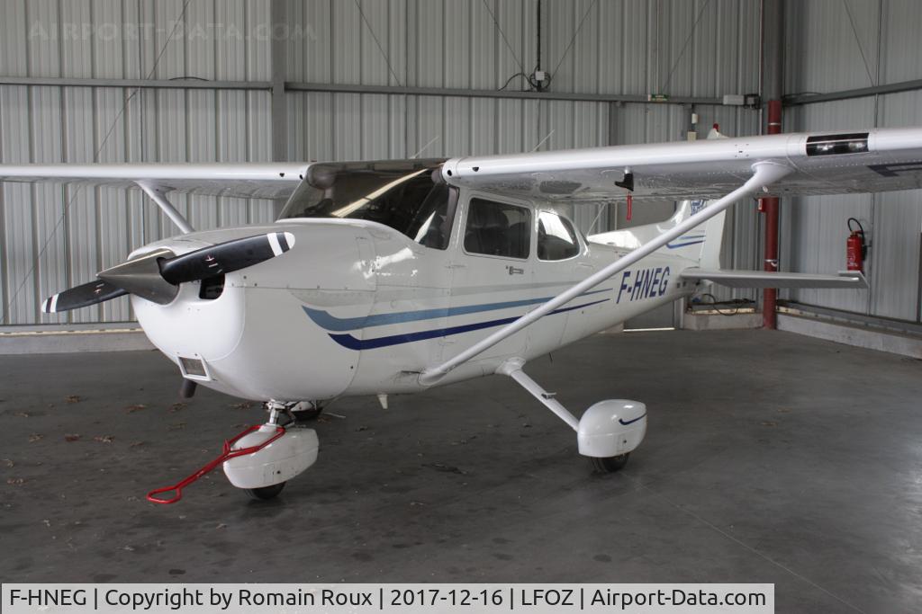 F-HNEG, 2003 Cessna 172S Skyhawk SP C/N 172S9507, Parked