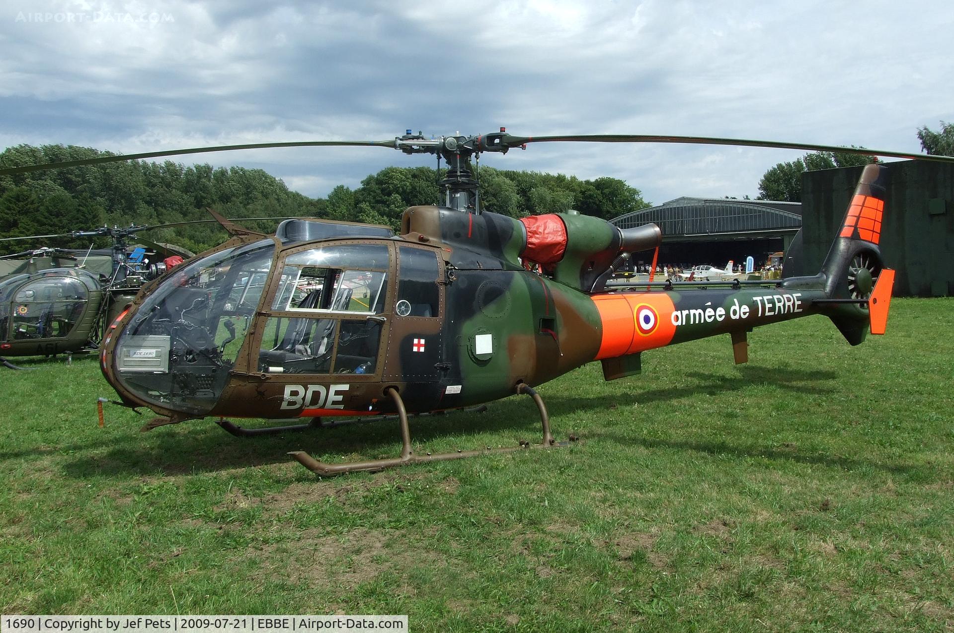 1690, Aérospatiale SA-341F Gazelle C/N 1690, Beauvechain open door 2009.   1690 with code BDE.
