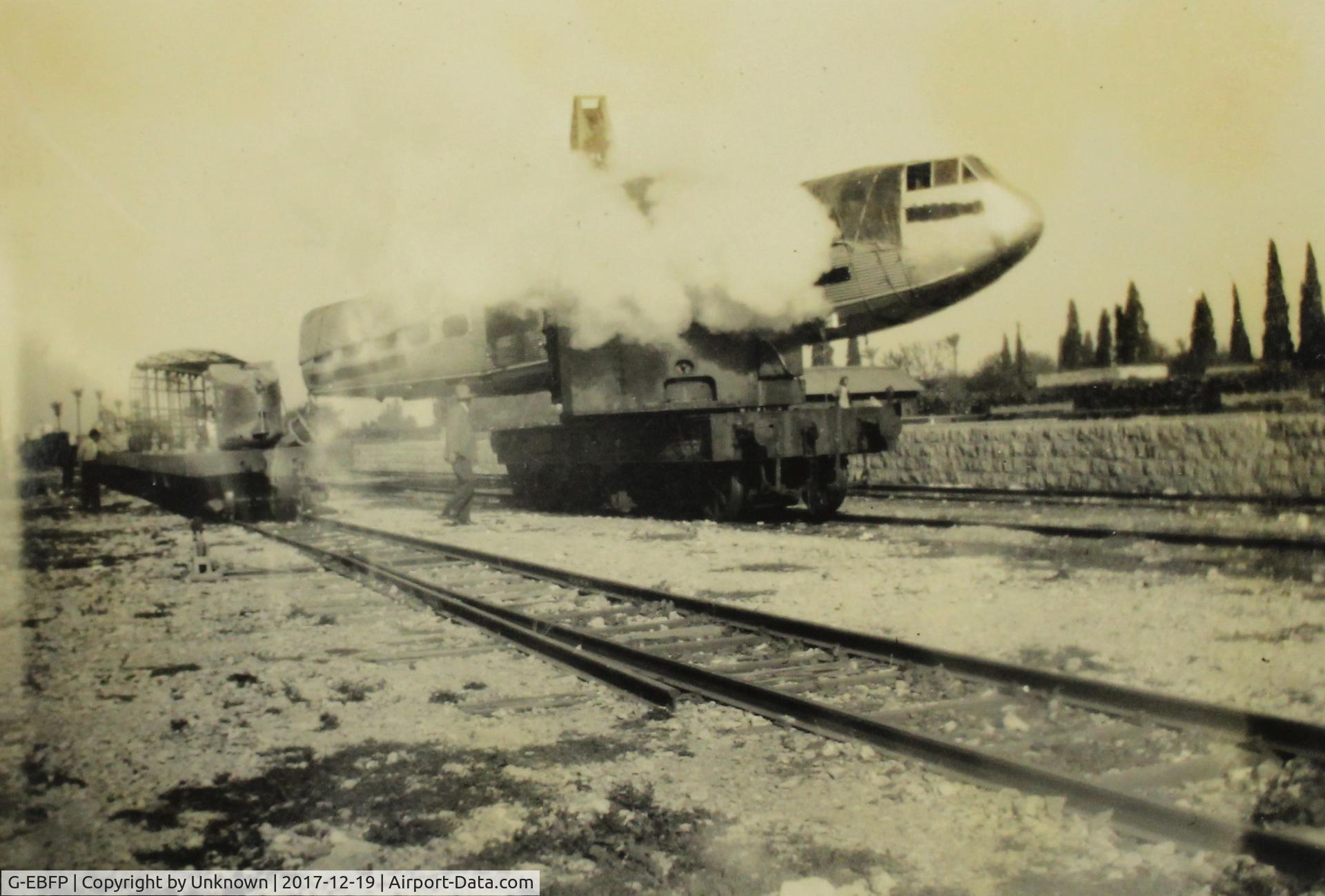 G-EBFP, De Havilland DH50 C/N 75, Loading the plane on a Palestine Railways flat car in Haifa