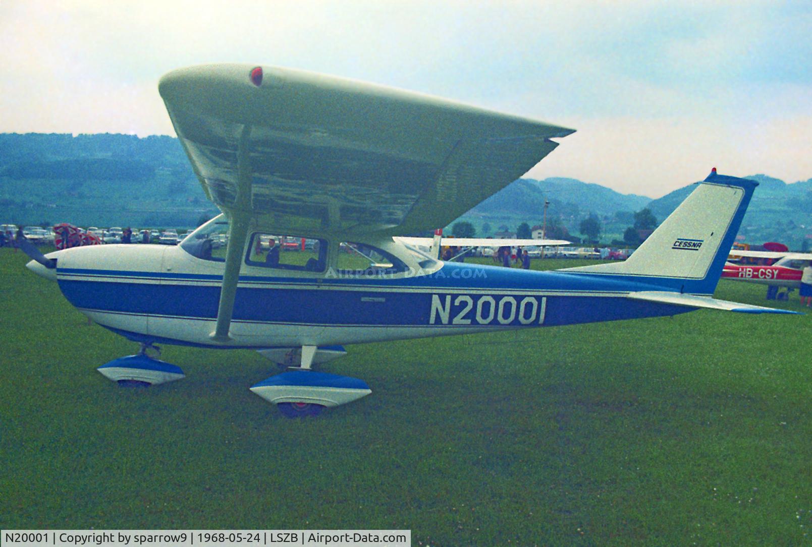 N20001, 1967 Reims FR172E Reims Rocket C/N FR17200001, GA-Show at Berne-Belp airport.
The first Reims-assembled Reims Rocket.
Scanned from a negative.