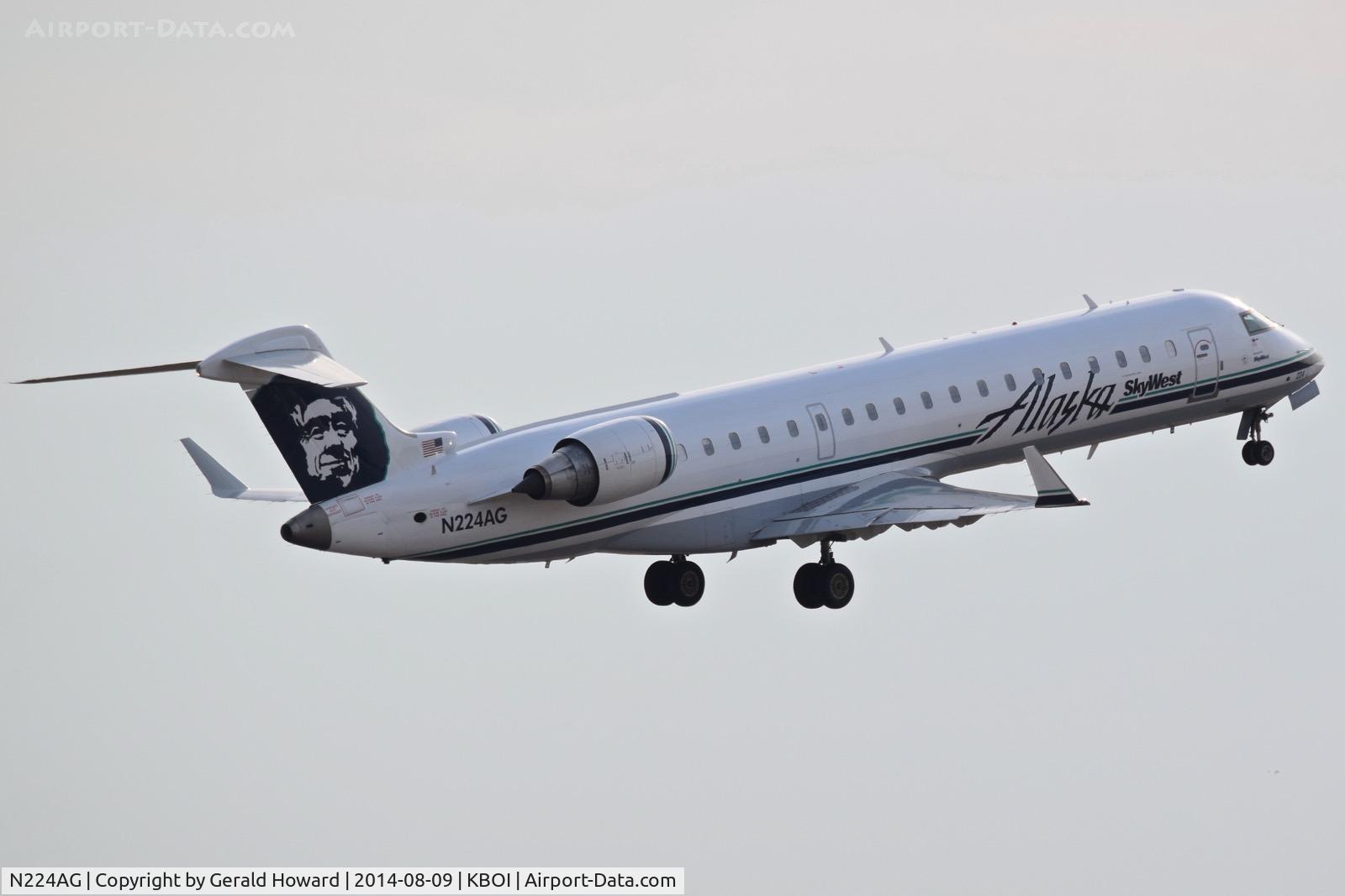 N224AG, 2001 Bombardier CRJ-701 (CL-600-2C10) Regional Jet C/N 10024, Departing RWY 28L.