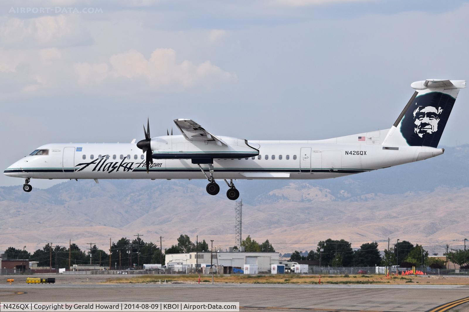 N426QX, 2007 Bombardier DHC-8-402 Dash 8 C/N 4154, Landing RWY 28L.