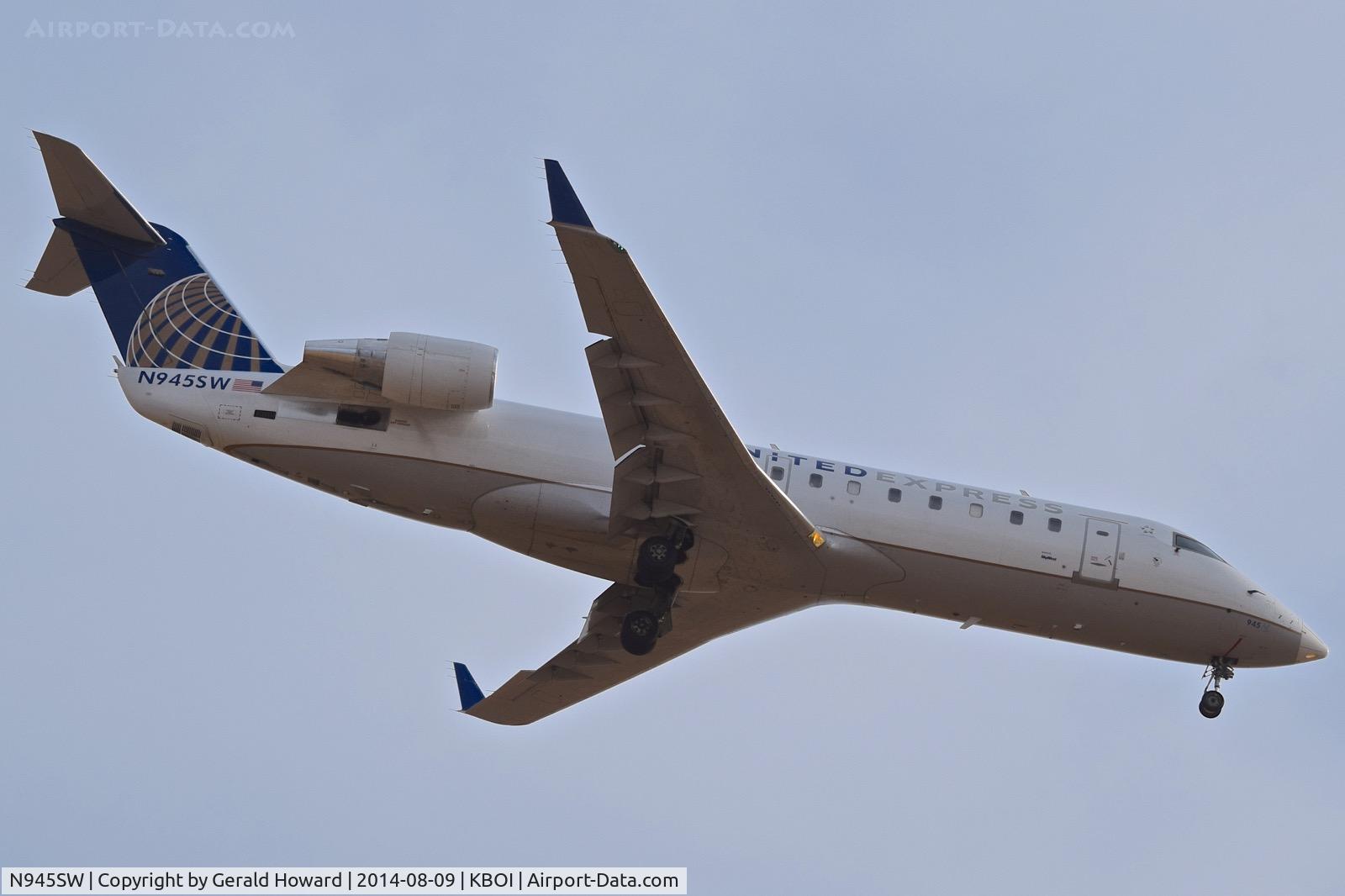 N945SW, 2003 Bombardier CRJ-200LR (CL-600-2B19) C/N 7770, Landing RWY 28L.