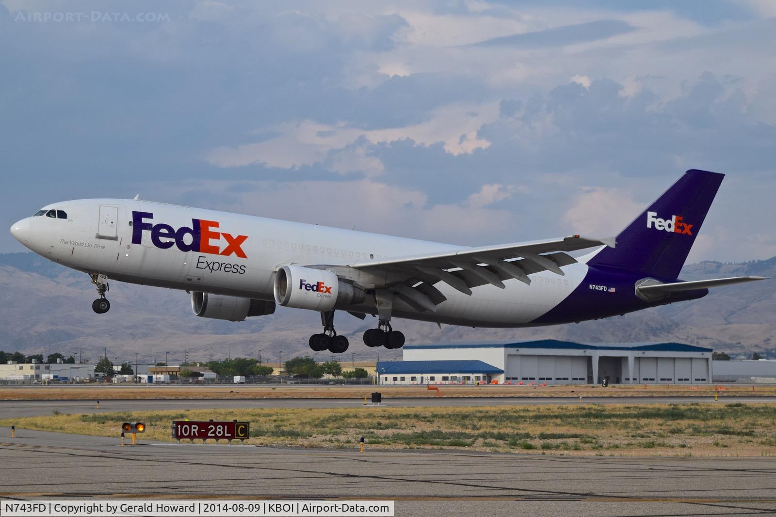 N743FD, 1992 Airbus A300B4-622R C/N 630, Landing RWY 28L.