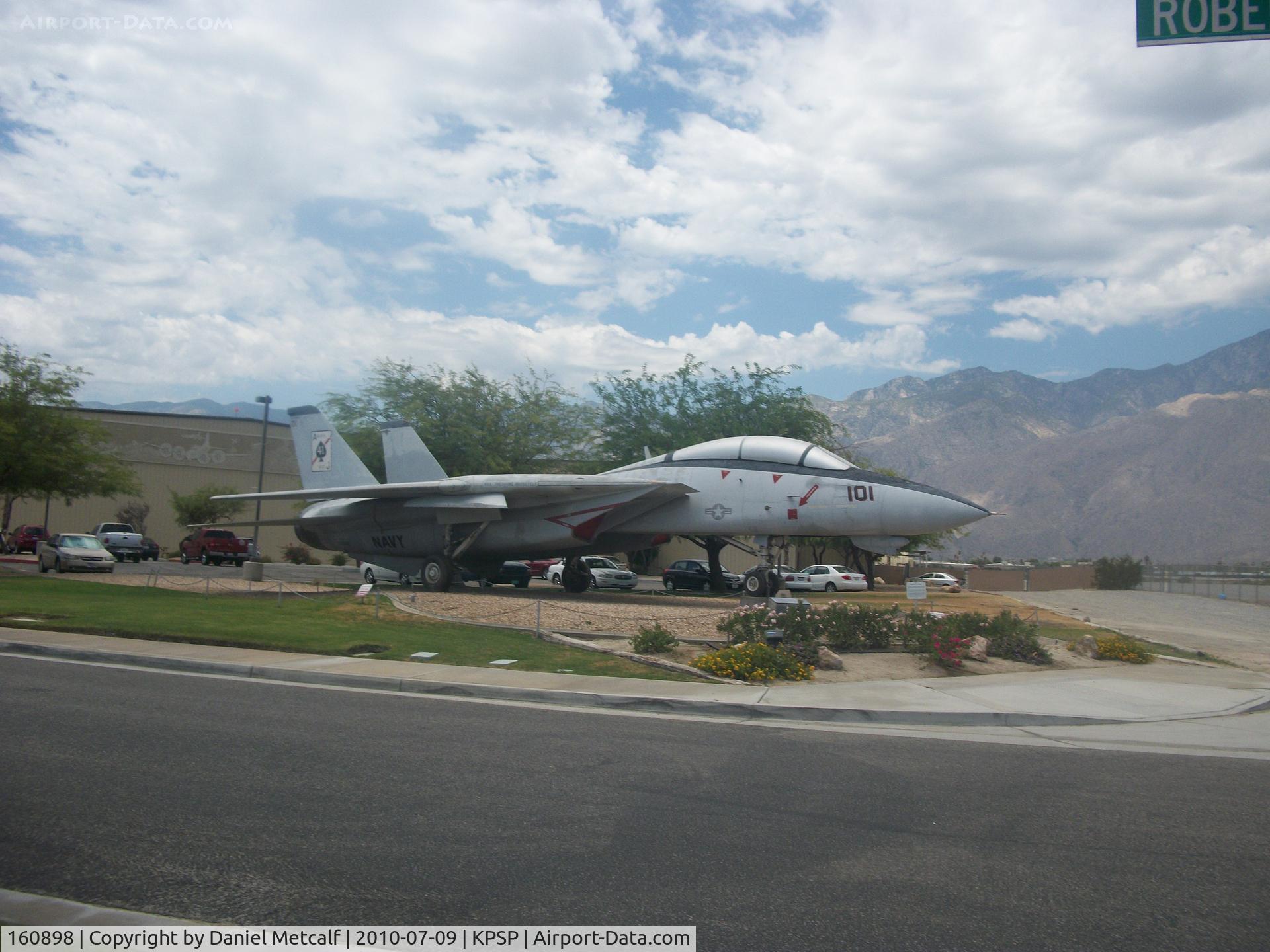 160898, Grumman F-14A Tomcat C/N 327, Palm Springs Air Museum