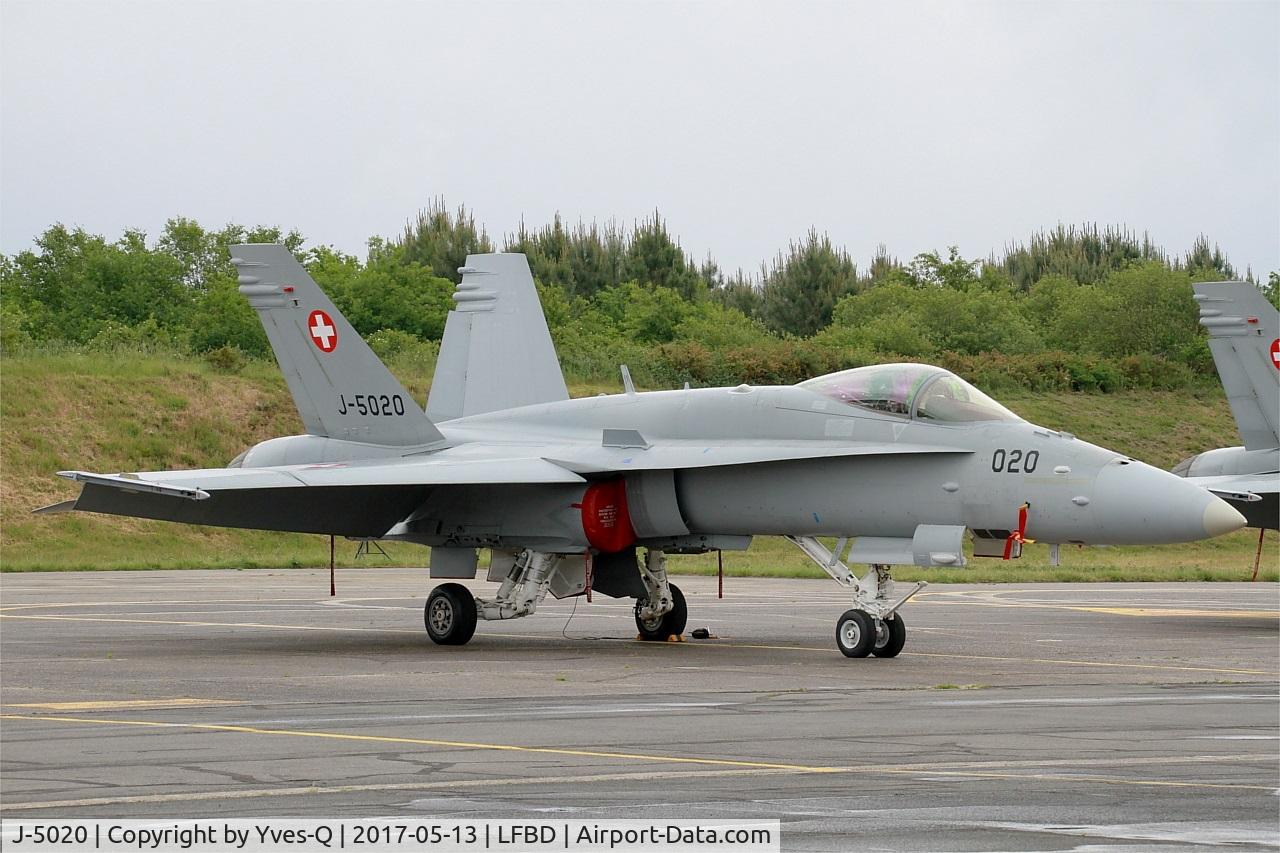 J-5020, McDonnell Douglas F/A-18C Hornet C/N 1369/SFC020, Swiss Air Force McDonnell Douglas FA-18C Hornet, Flight line, Bordeaux-Mérignac airport Air Base (LFBD-BOD) Open day 2017