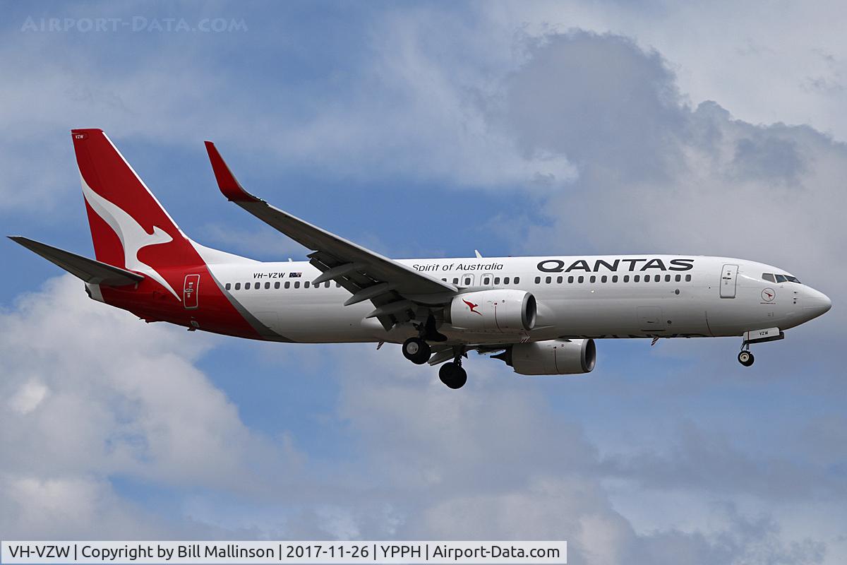 VH-VZW, 2011 Boeing 737-838 C/N 39359, FINALS