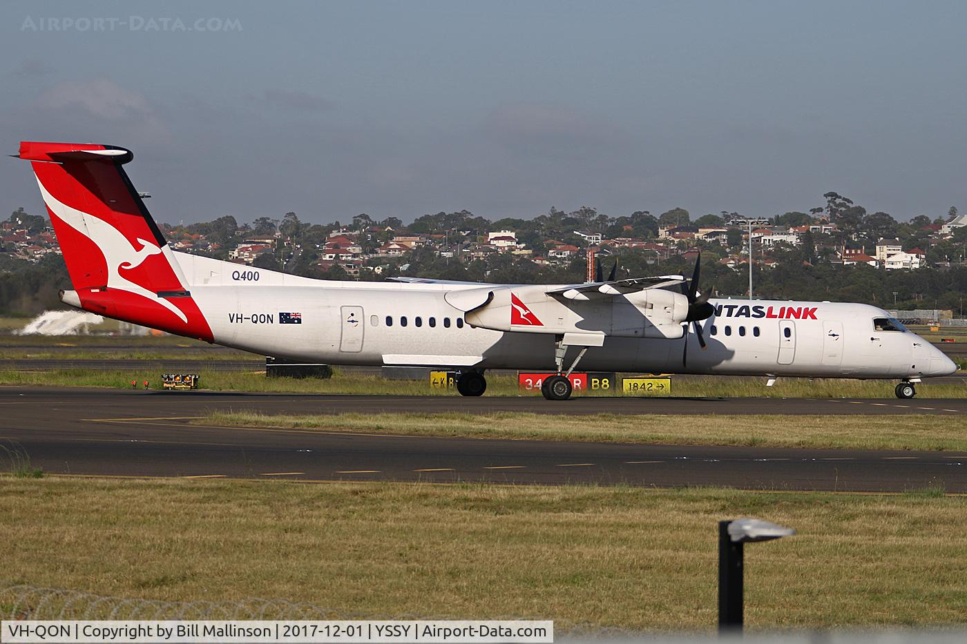 VH-QON, 2008 De Havilland Canada DHC-8-402Q Dash 8 C/N 4218, TAXIING