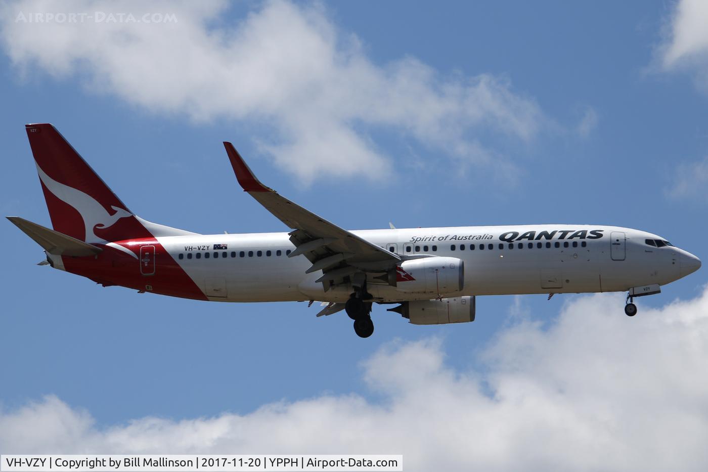 VH-VZY, 2012 Boeing 737-838 C/N 39363, FINALS