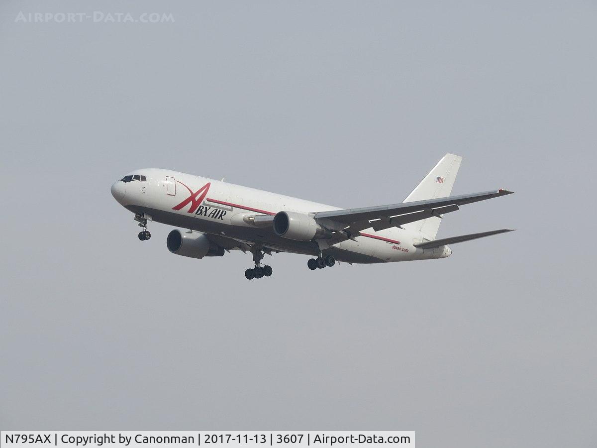 N795AX, 1985 Boeing 767-281 C/N 23145, Landing