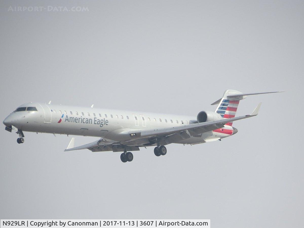 N929LR, 2005 Bombardier CRJ-900ER (CL-600-2D24) C/N 15029, Landing