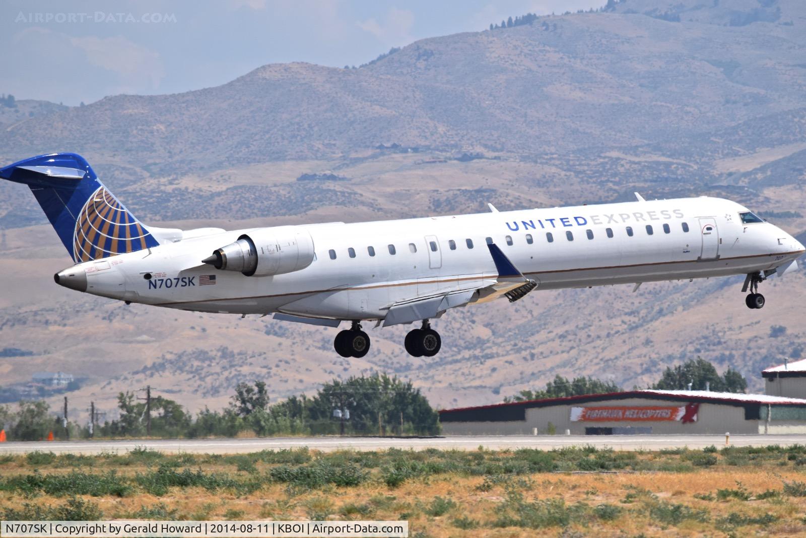 N707SK, 1999 Bombardier CRJ-701ER (CL-600-2C10) Regional Jet C/N 10003, Landing RWY 10R.