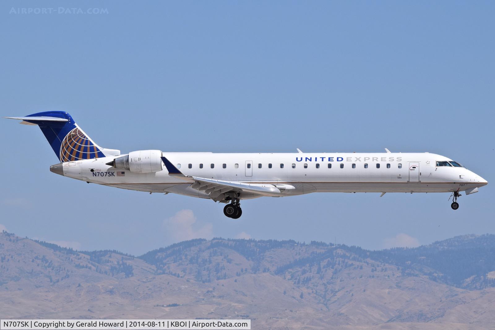 N707SK, 1999 Bombardier CRJ-701ER (CL-600-2C10) Regional Jet C/N 10003, Approach to RWY 10R.