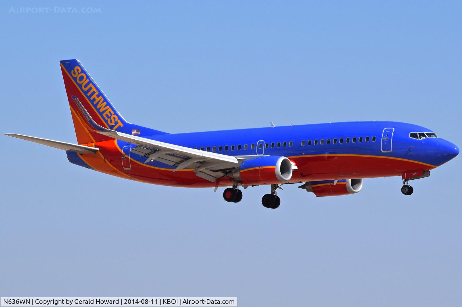 N636WN, 1996 Boeing 737-3H4 C/N 27709, Approach to RWY 10R.