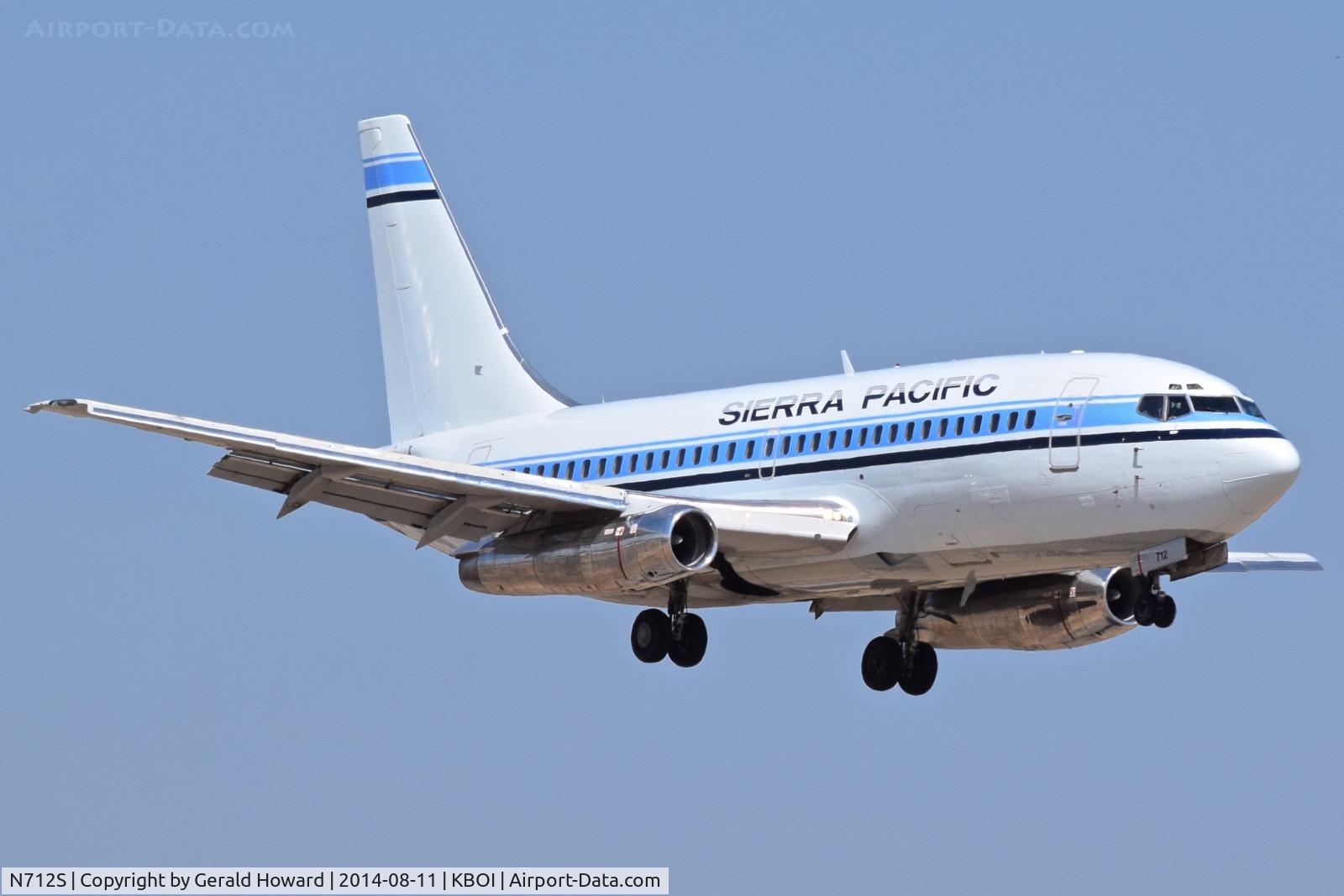 N712S, 1983 Boeing 737-2Y5 C/N 23038, On approach to RWY 10R.