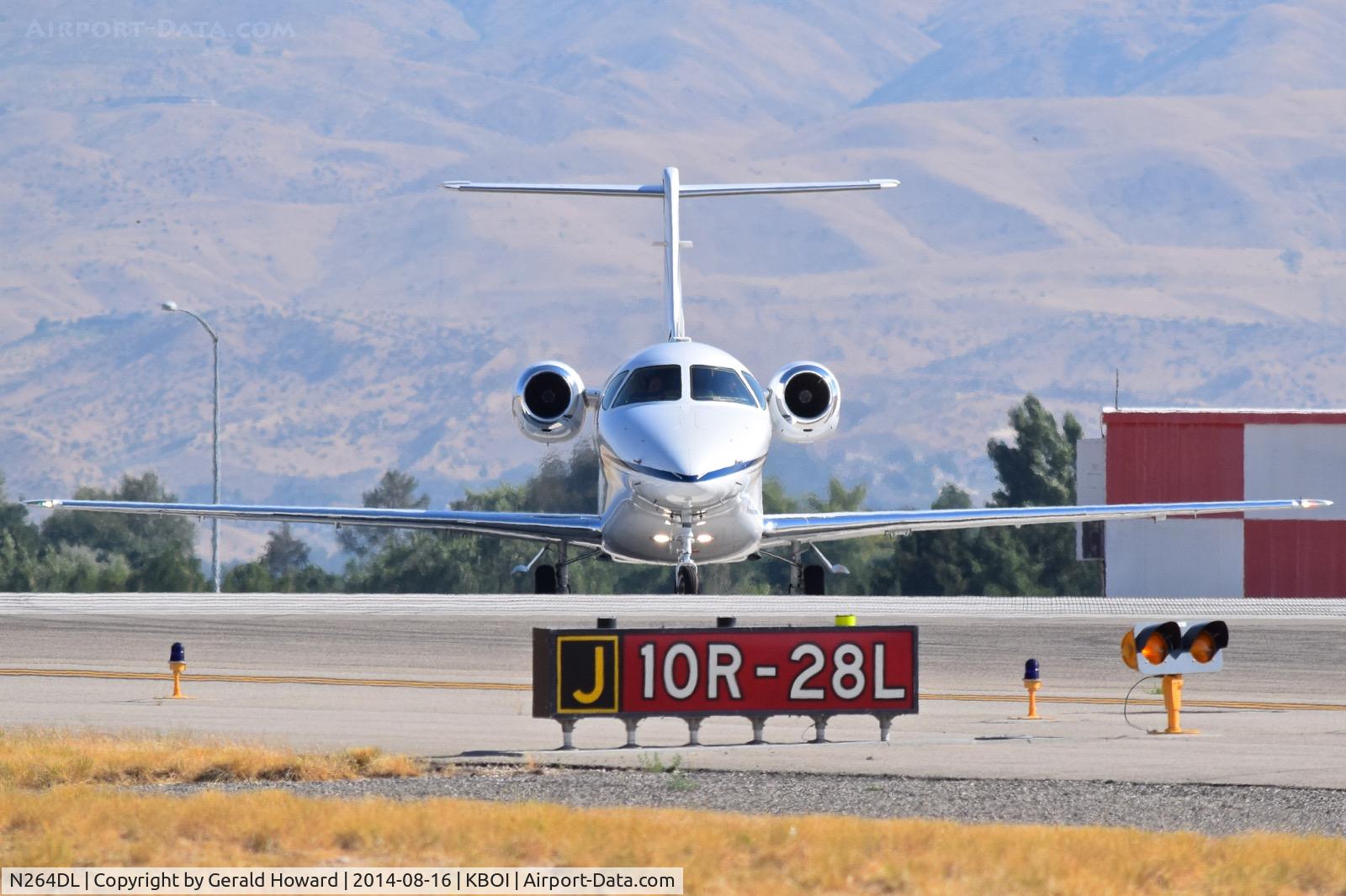 N264DL, 2001 Beech 390 Premier I C/N RB-27, Holding on Juliet for RWY 10R.