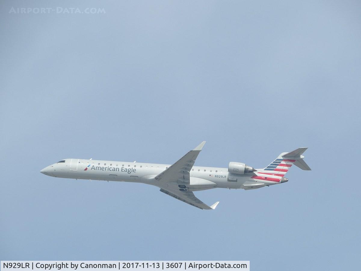 N929LR, 2005 Bombardier CRJ-900ER (CL-600-2D24) C/N 15029, Take off