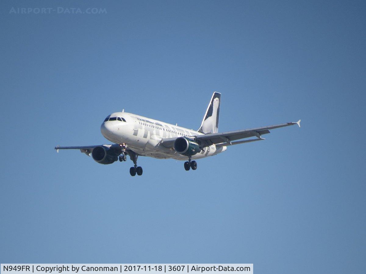 N949FR, 2006 Airbus A319-112 C/N 2857, Landing