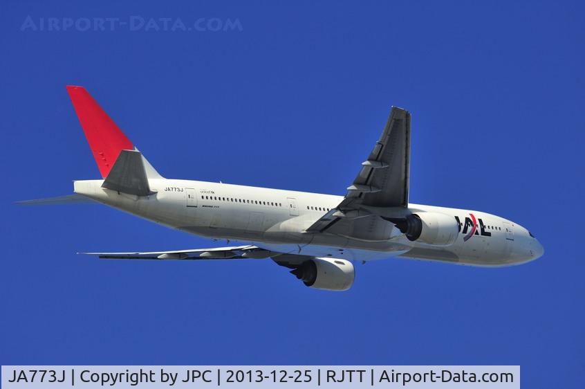 JA773J, 2007 Boeing 777-246 C/N 27653, Climbing