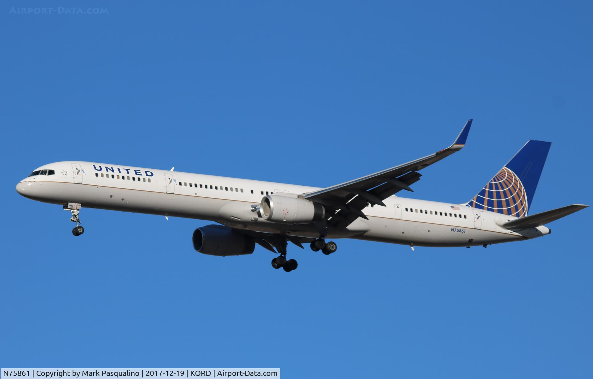 N75861, 2001 Boeing 757-33N C/N 32585, Boeing 757-300