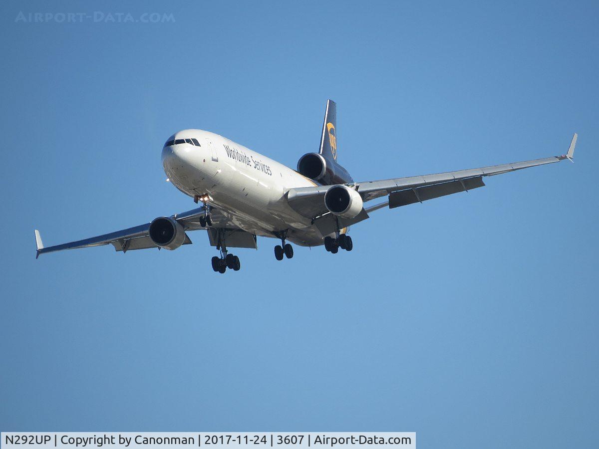 N292UP, 1993 McDonnell Douglas MD-11 C/N 48566, Landing