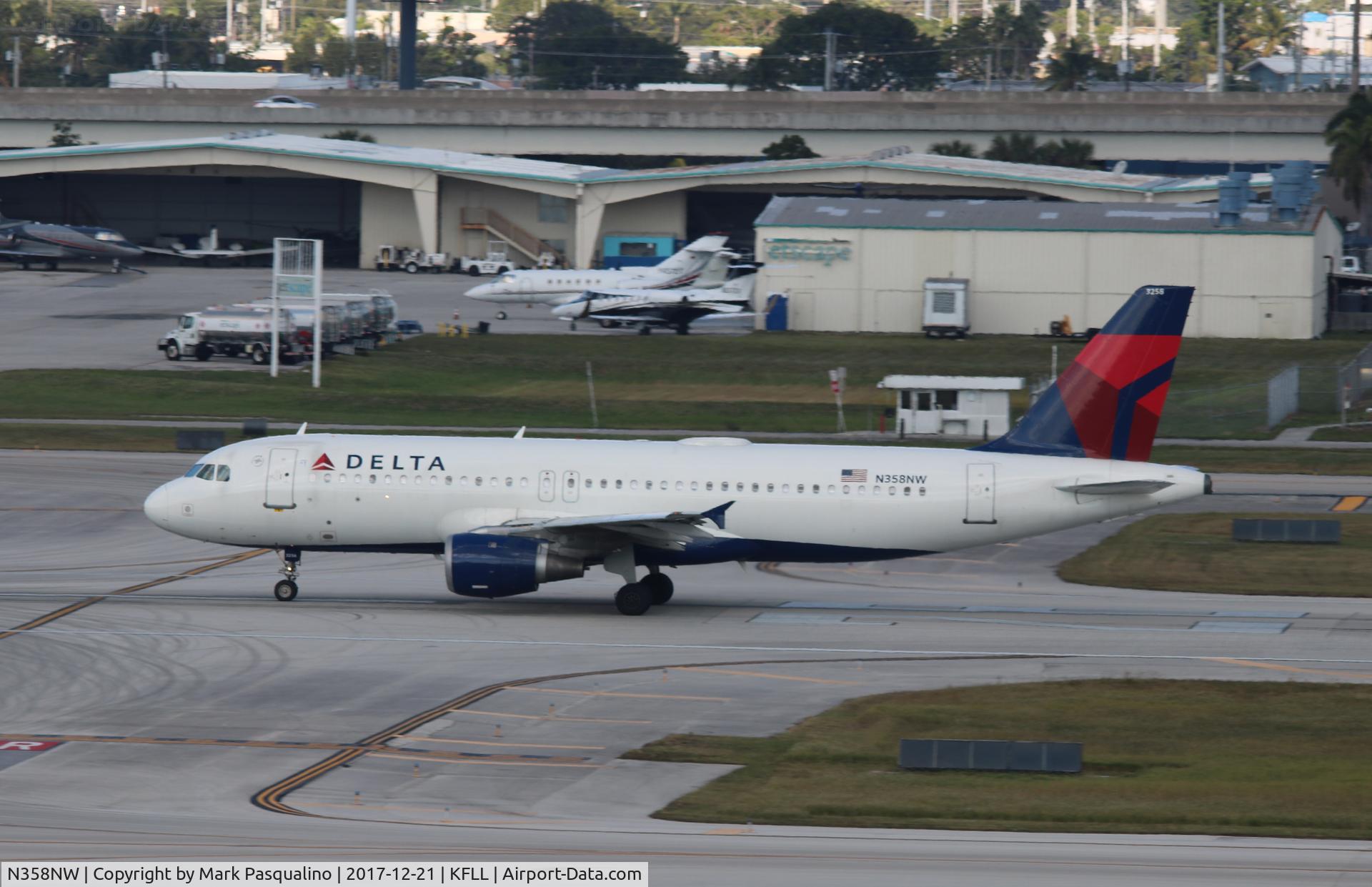 N358NW, 1998 Airbus A320-212 C/N 832, Airbus A320