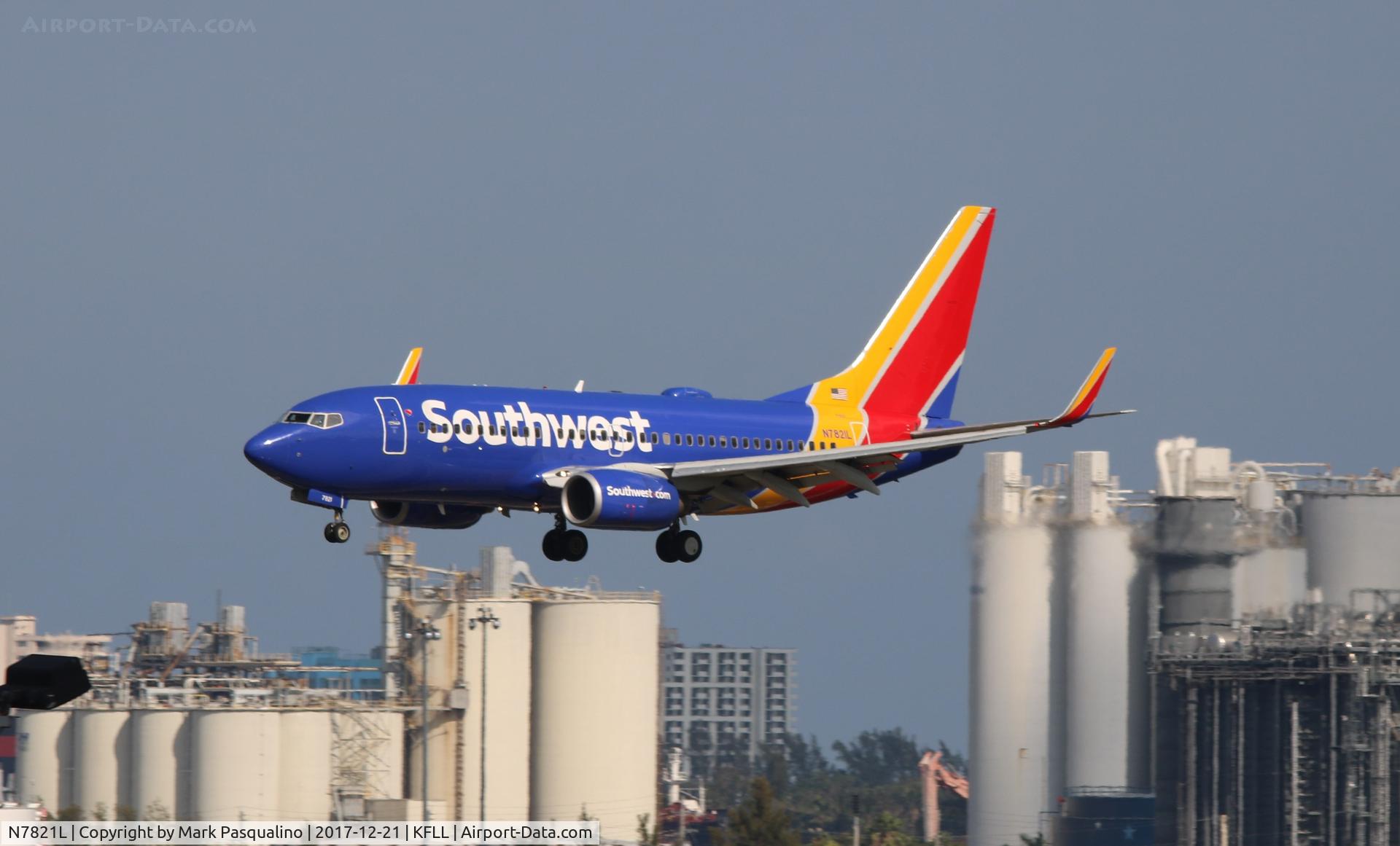 N7821L, 2002 Boeing 737-7CT C/N 32748, Boeing 737-700