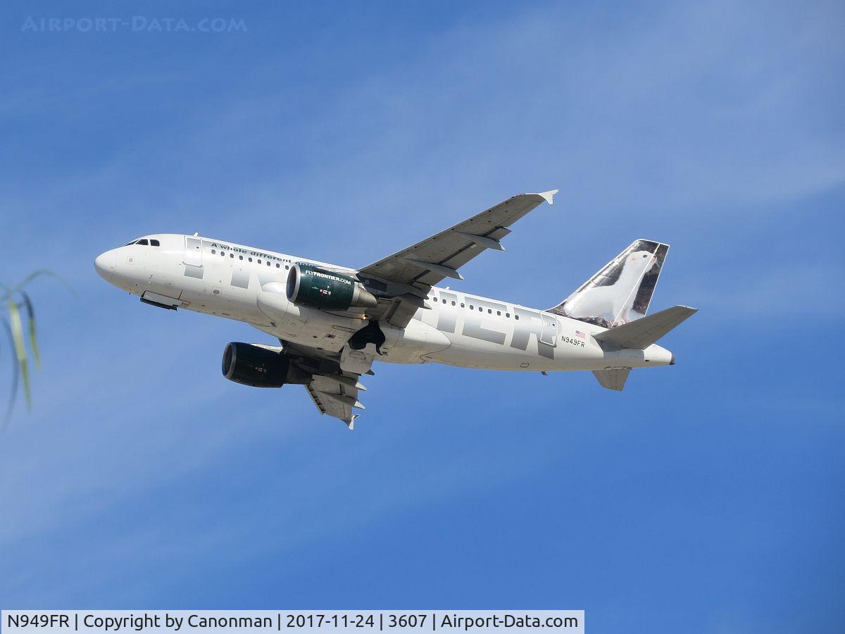 N949FR, 2006 Airbus A319-112 C/N 2857, Take off