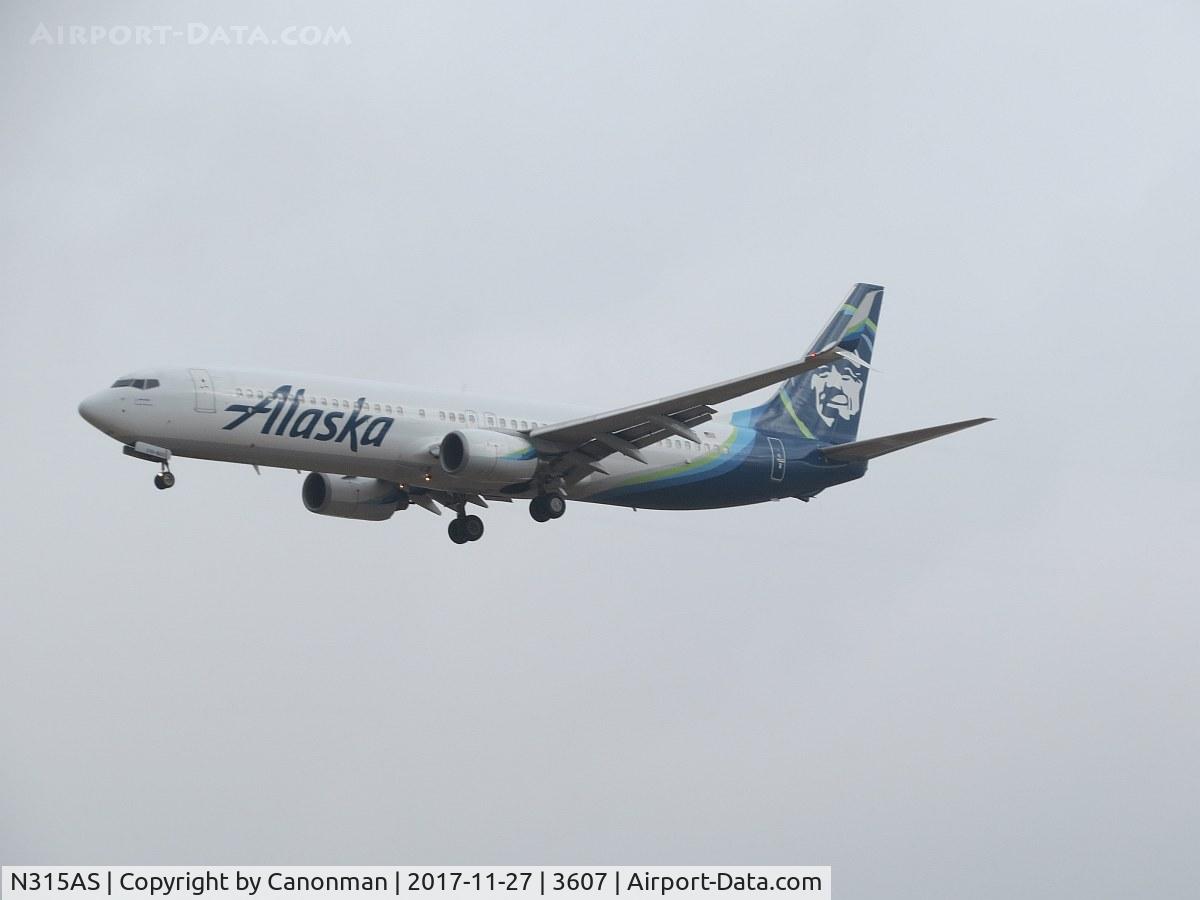 N315AS, 2002 Boeing 737-990 C/N 30019, Landing