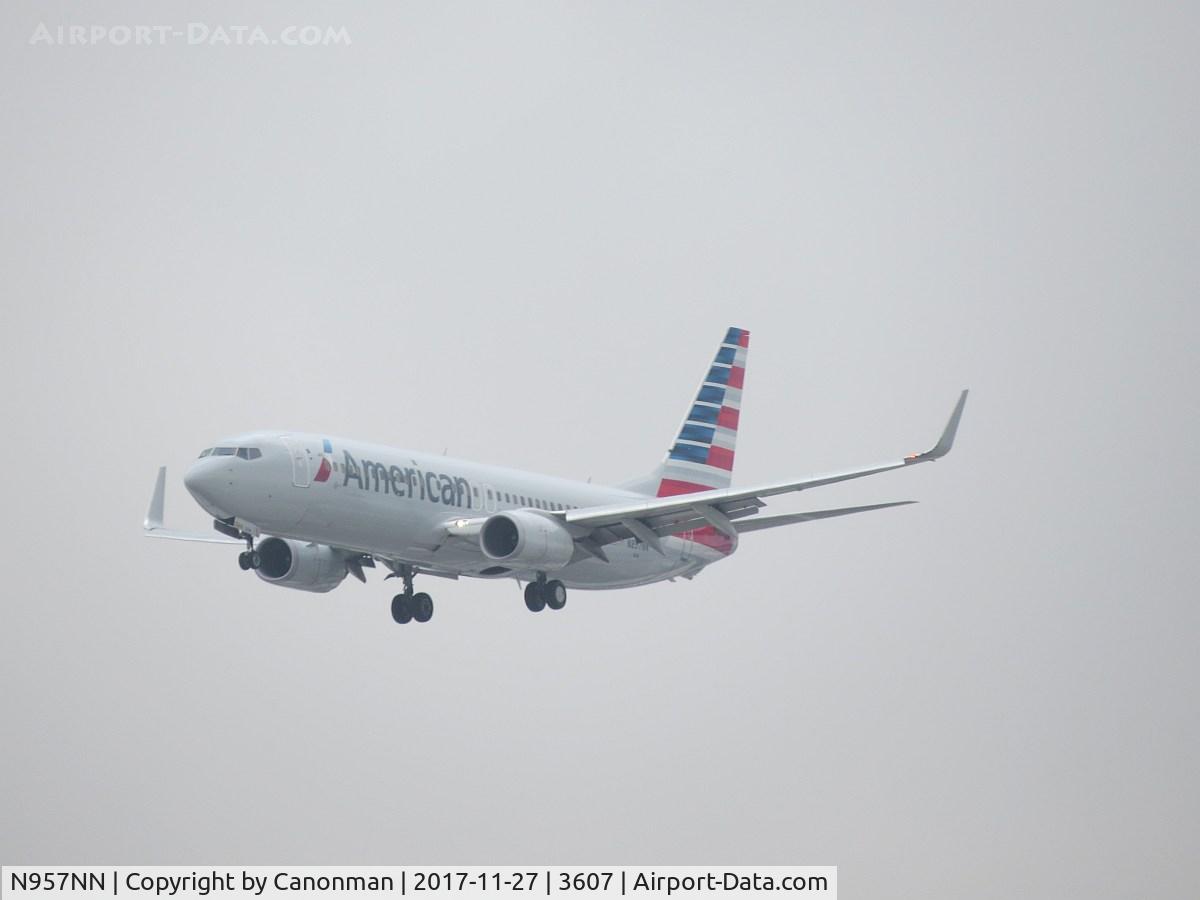 N957NN, 2014 Boeing 737-823 C/N 31202, Landing