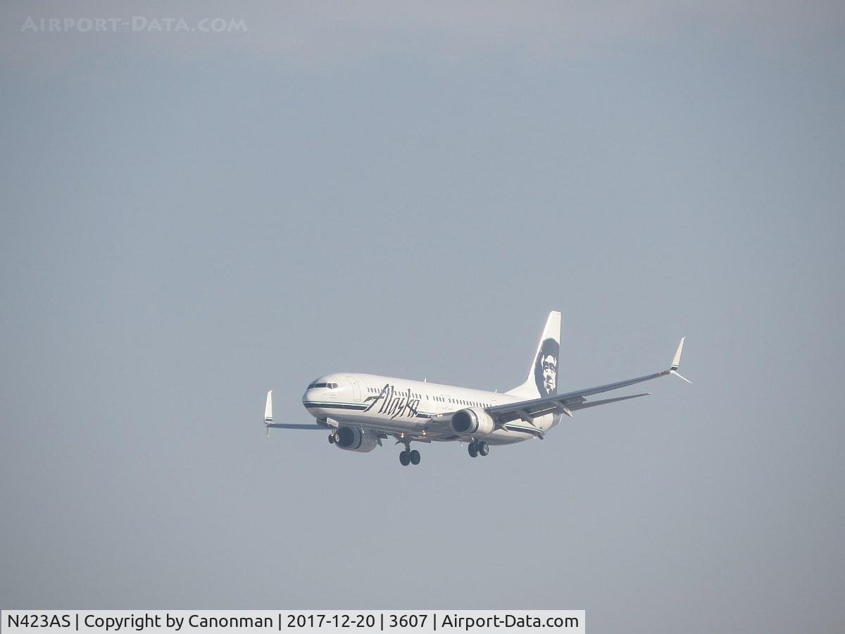 N423AS, 2013 Boeing 737-990/ER C/N 35206, Landing