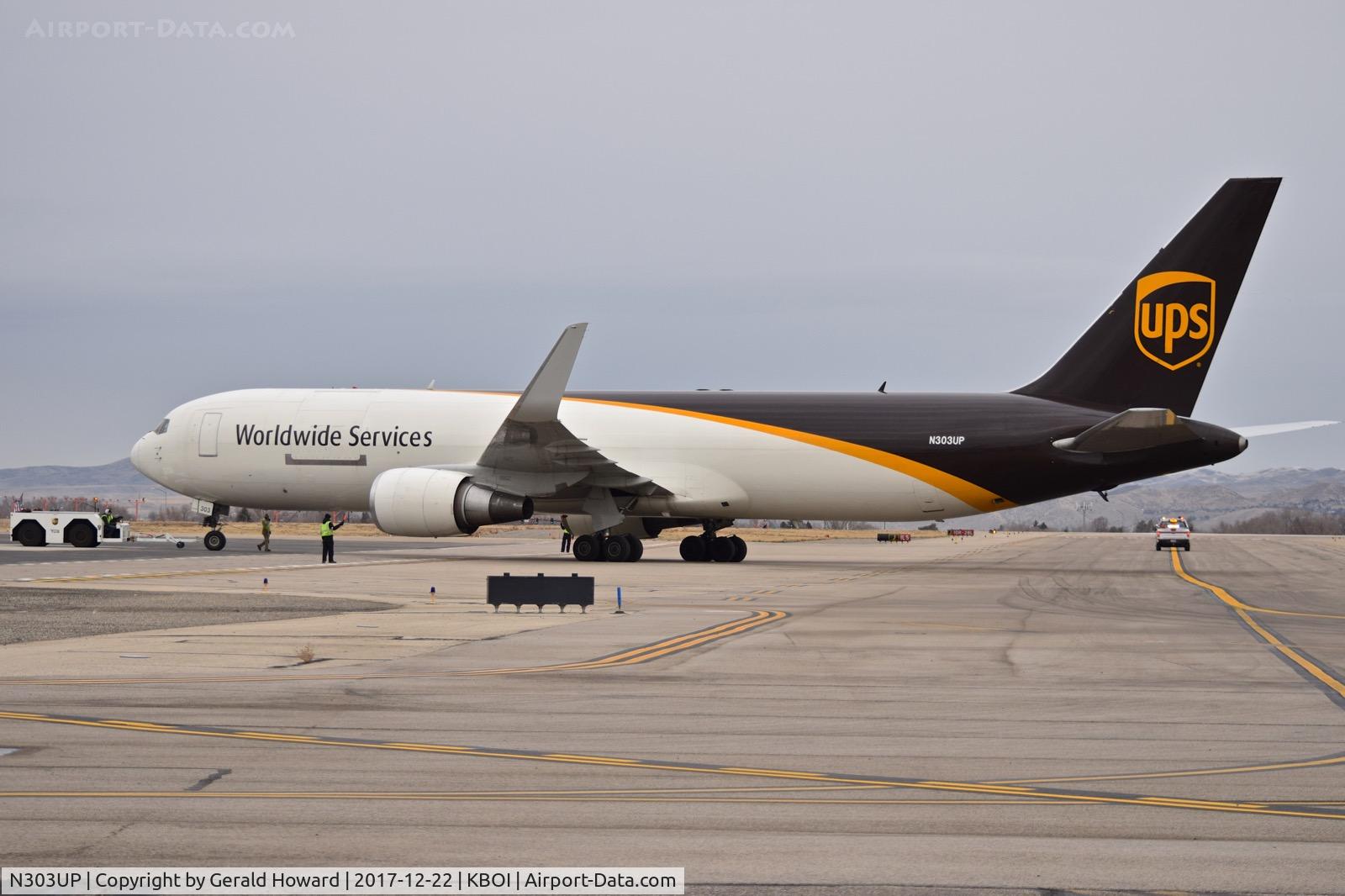 N303UP, 1995 Boeing 767-34AF C/N 27241, Push back from the UPS ramp.