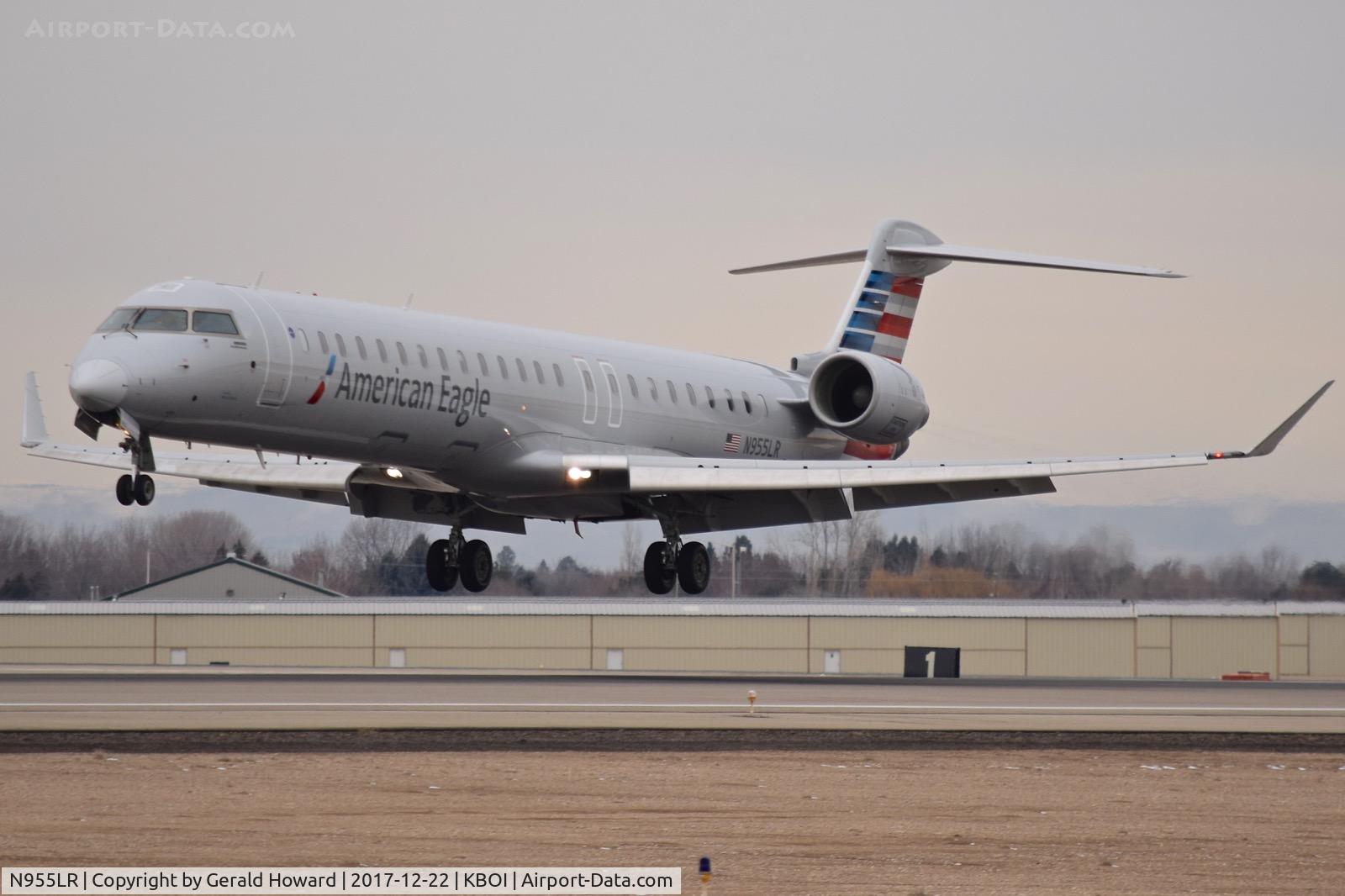N955LR, 2015 Bombardier CRJ-900ER (CL-600-2D24) C/N 15376, Landing RWY 10L.