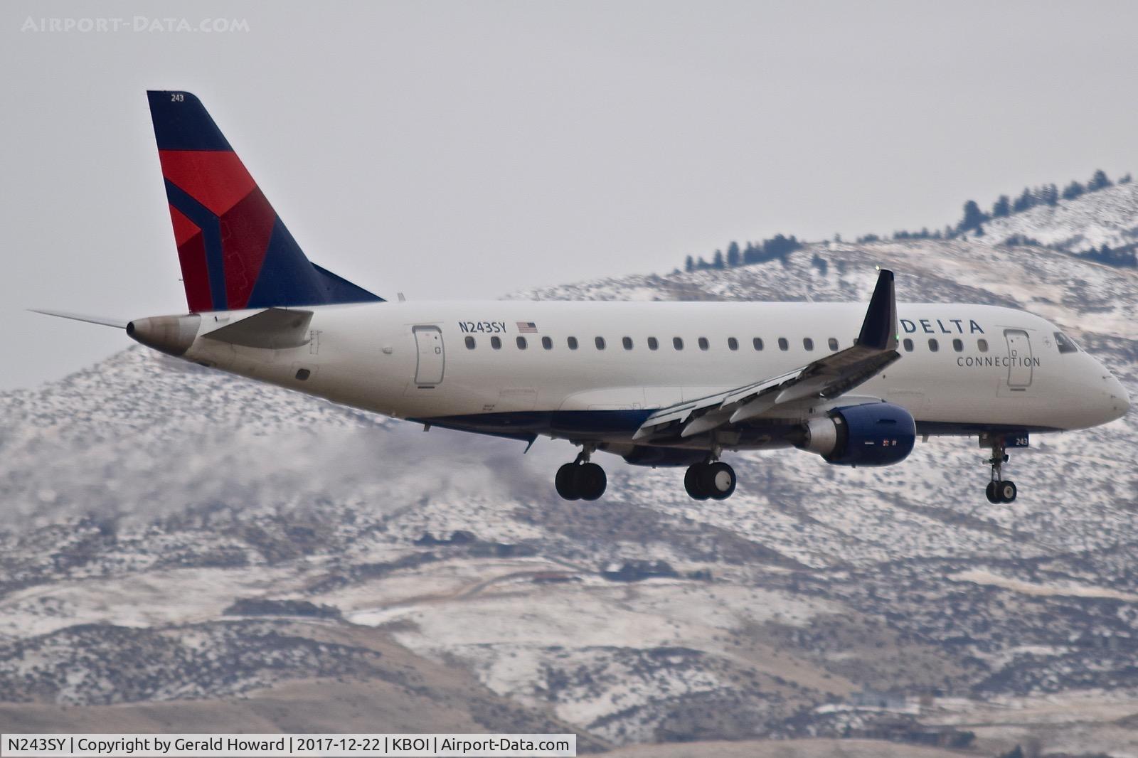 N243SY, 2016 Embraer 175LR (ERJ-170-200LR) C/N 17000592, Landing RWY 10L.