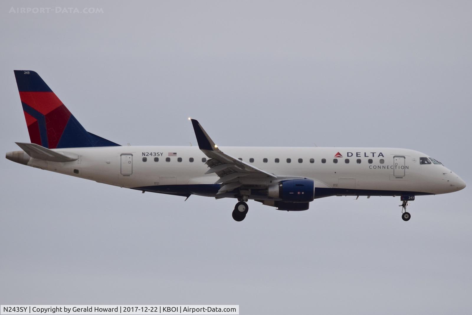 N243SY, 2016 Embraer 175LR (ERJ-170-200LR) C/N 17000592, On approach fro RWY 10L.
