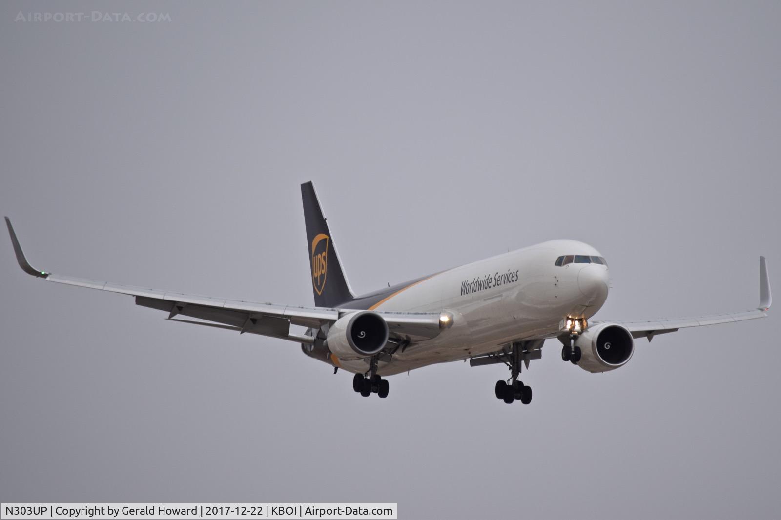 N303UP, 1995 Boeing 767-34AF C/N 27241, On approach to RWY 10R.