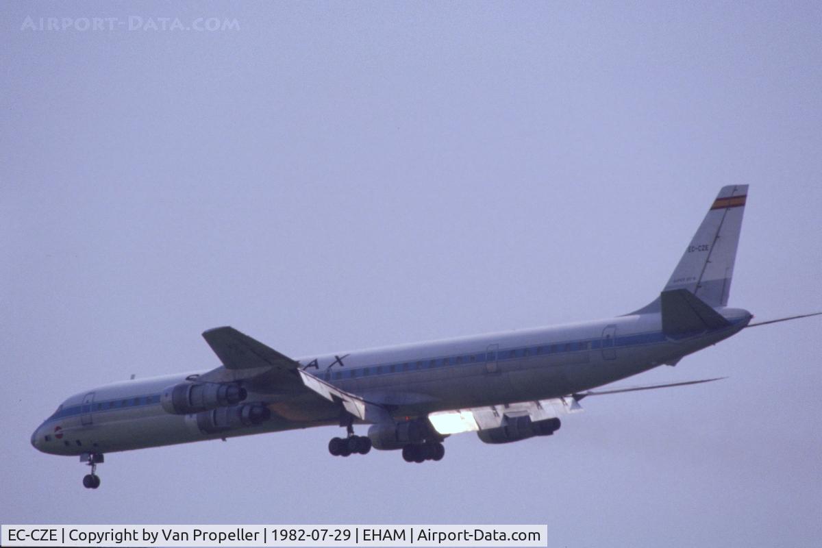 EC-CZE, 1968 Douglas DC-8-61 C/N 45913, Spantax Douglas DC-8-61 landing at Schiphol airport, the Netherlands, 1982