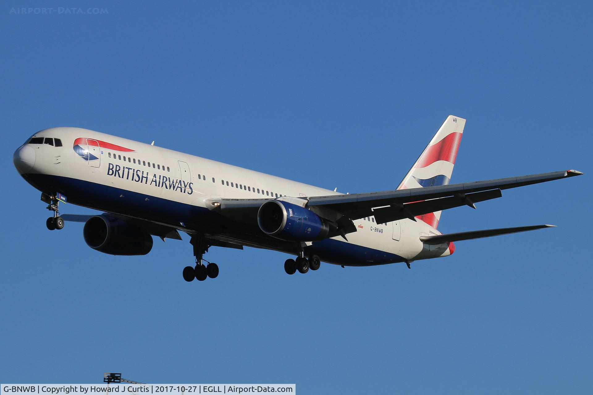 G-BNWB, 1989 Boeing 767-336 C/N 24334, On approach