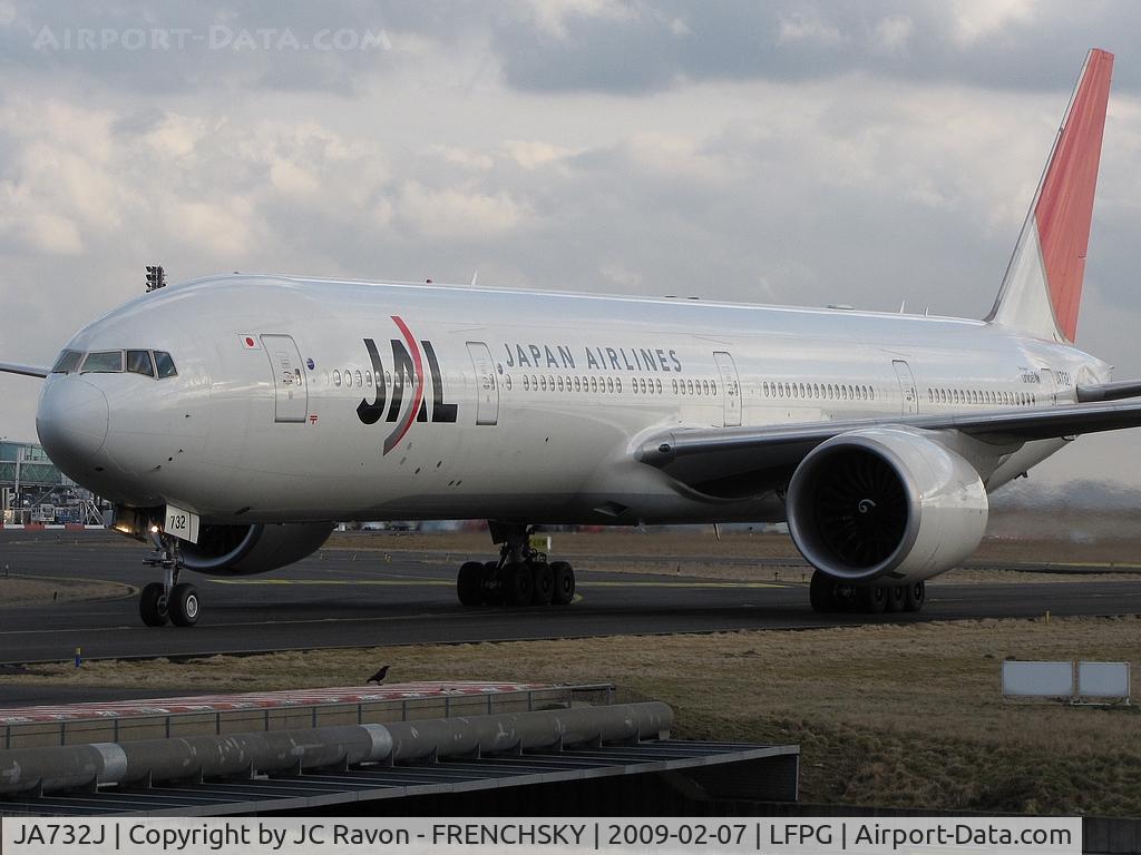 JA732J, 2002 Boeing 777-346/ER C/N 32430, JAPAN AIRLINES departure