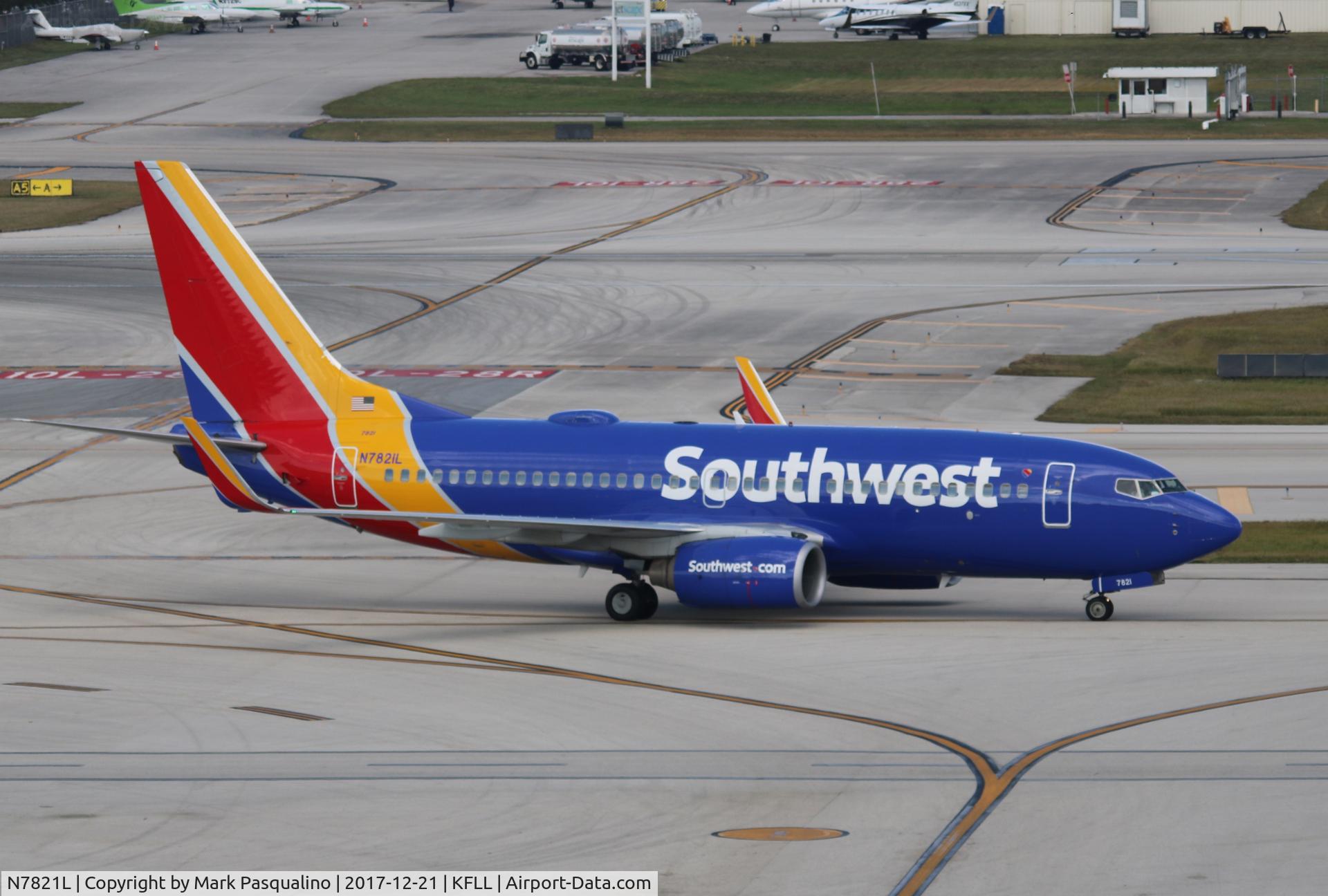 N7821L, 2002 Boeing 737-7CT C/N 32748, Boeing 737-700