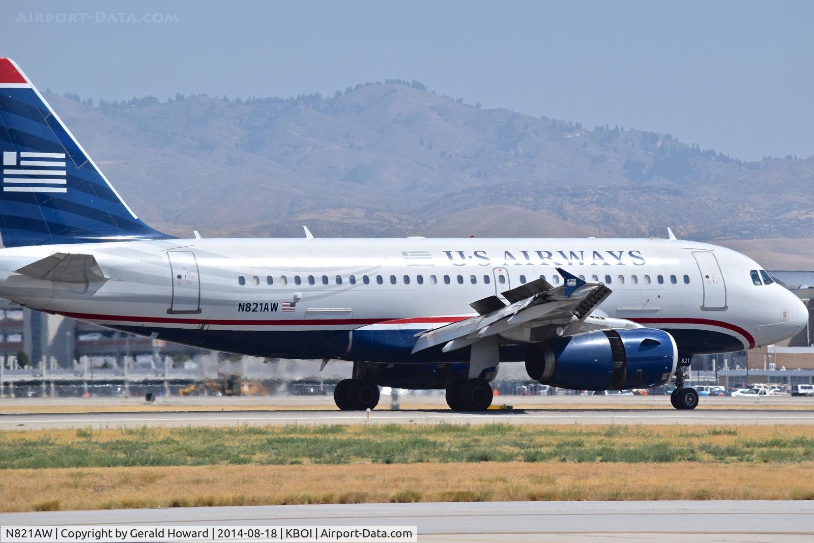 N821AW, 2000 Airbus A319-132 C/N 1406, Landing roll out on RWY 10R.