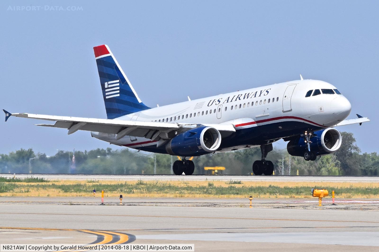 N821AW, 2000 Airbus A319-132 C/N 1406, Landing RWY 10R.