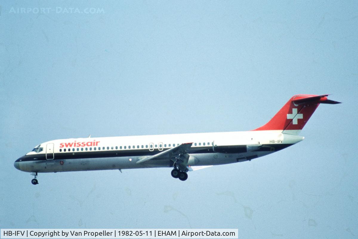 HB-IFV, 1969 Douglas DC-9-32 C/N 47383, Swissair Douglas DC-9-32 approaching for landing at Schiphol airport, the Netherlands, 1982
