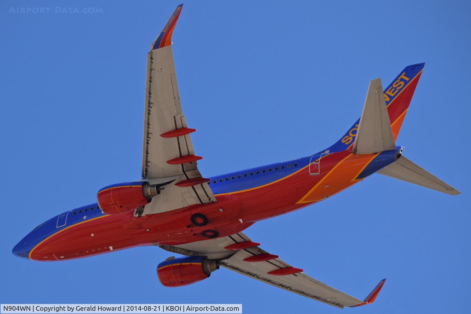 N904WN, 2008 Boeing 737-7H4 C/N 36616, Departing RWY 28L.