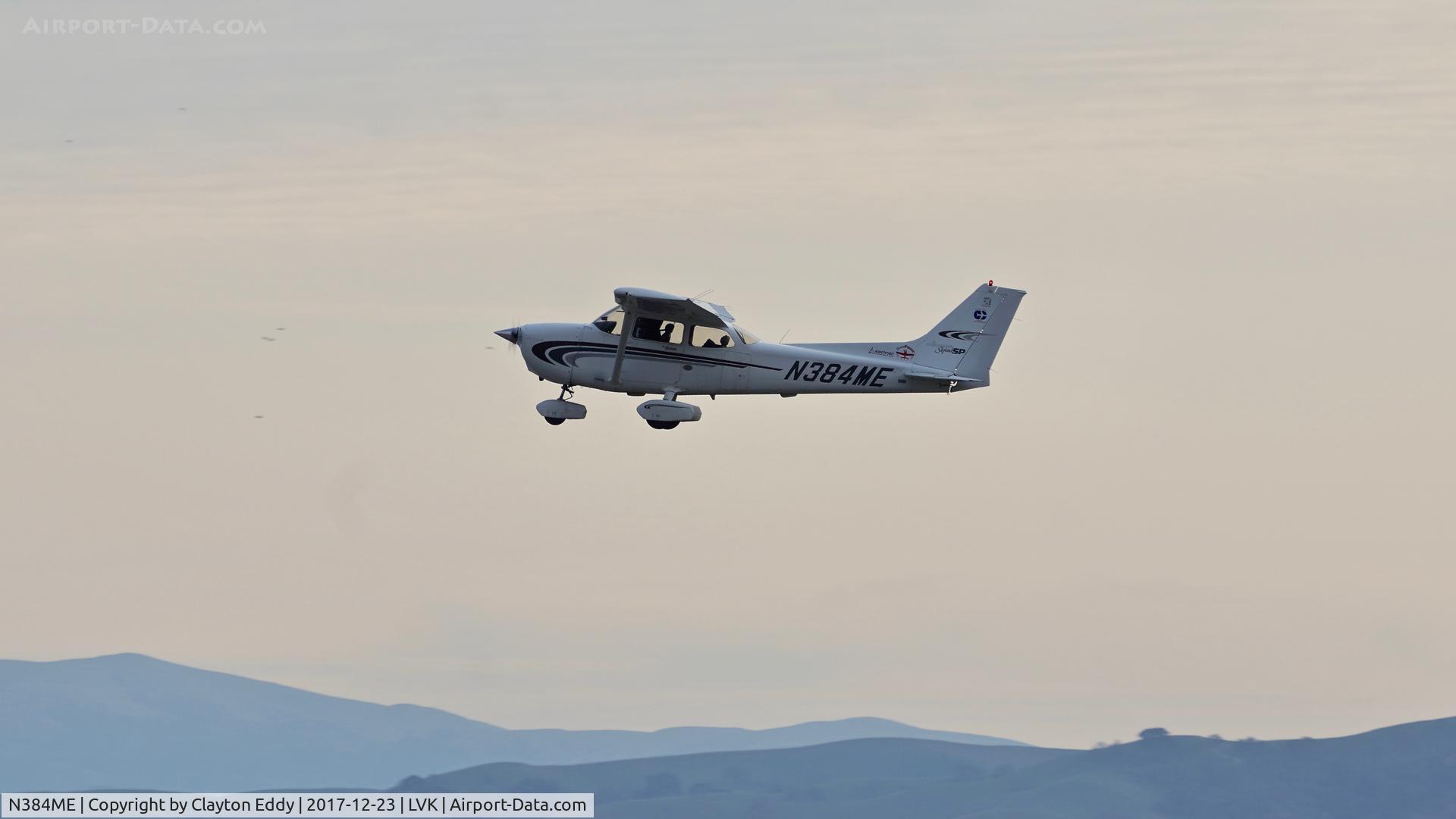 N384ME, 2000 Cessna 172S C/N 172S8569, Livermore Airport California 2017.